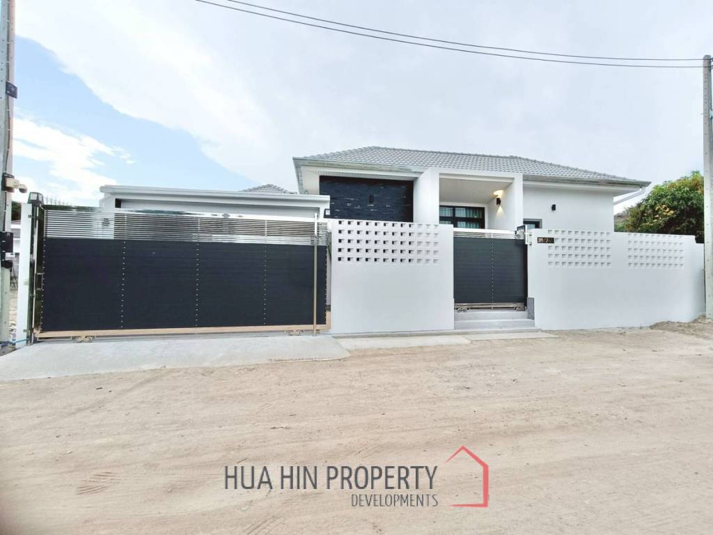 LUXURY POOL VILLA IN THE HEART OF HUA HIN ON SOI 94