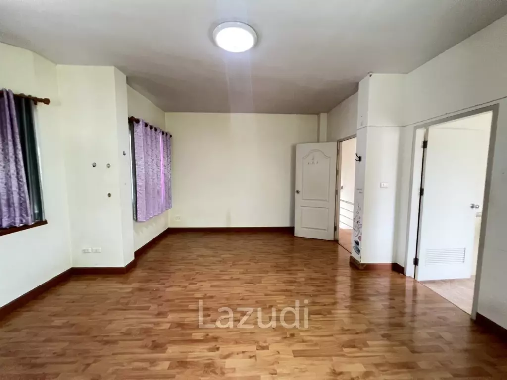 ขายบ้าน 2 ชั้น 3 ห้องนอน ในโครงการสินธานี 8 ใกล้ตัวเมือง