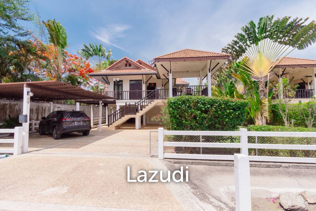 ROYAL GARDEN RESORT : 2 Storey 4 Bed Villa near town