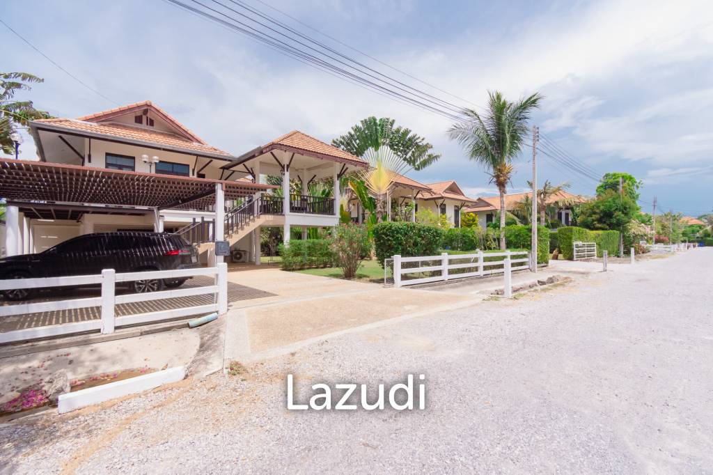 ROYAL GARDEN RESORT : 2 Storey 4 Bed Villa near town
