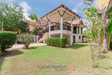 ROYAL GARDEN RESORT : 2 Storey 4 Bed Villa near town