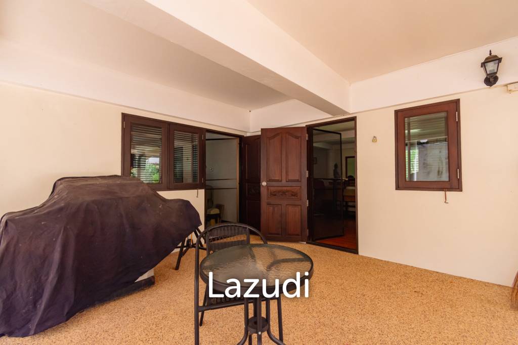 ROYAL GARDEN RESORT : 2 Storey 4 Bed Villa near town