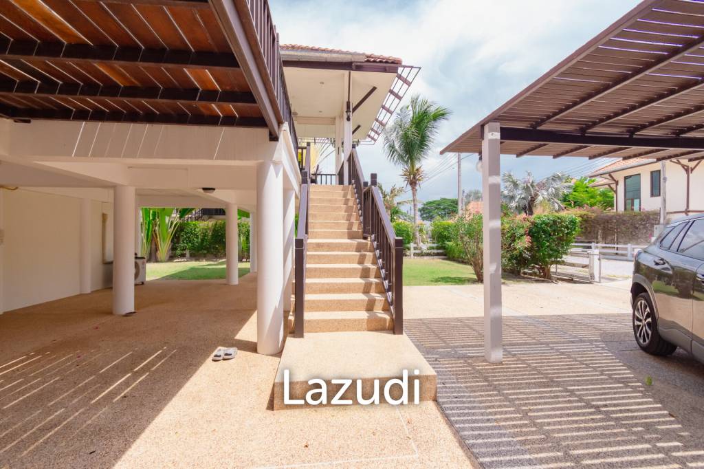 ROYAL GARDEN RESORT : 2 Storey 4 Bed Villa near town