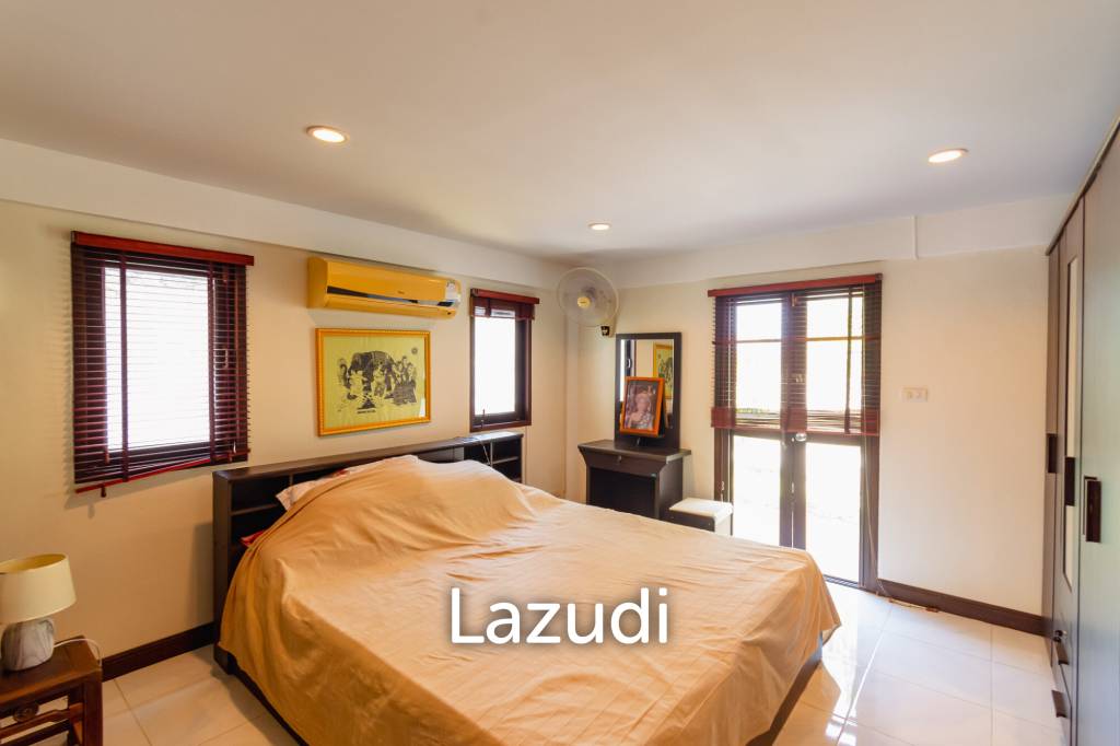ROYAL GARDEN RESORT : 2 Storey 4 Bed Villa near town