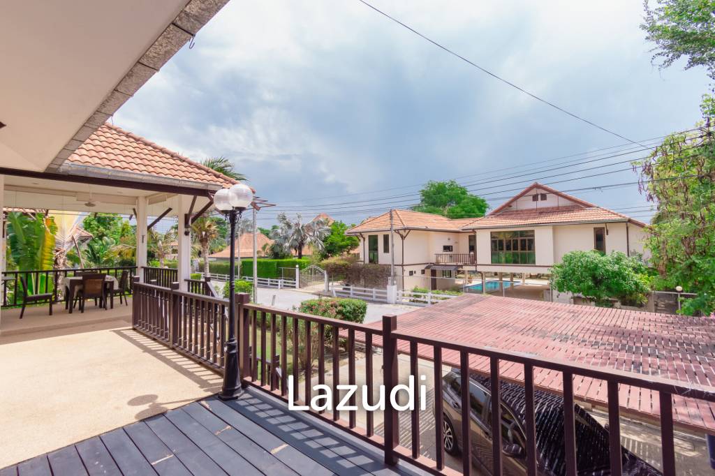 ROYAL GARDEN RESORT : 2 Storey 4 Bed Villa near town