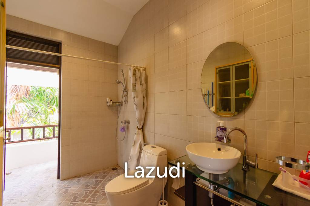 ROYAL GARDEN RESORT : 2 Storey 4 Bed Villa near town