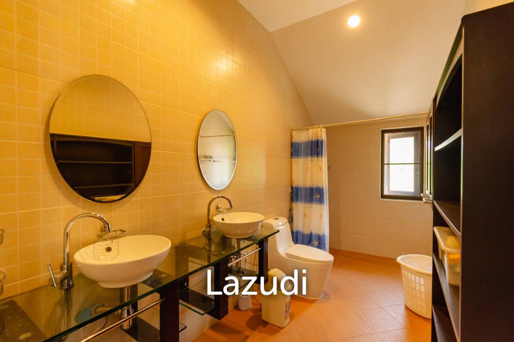 ROYAL GARDEN RESORT : 2 Storey 4 Bed Villa near town
