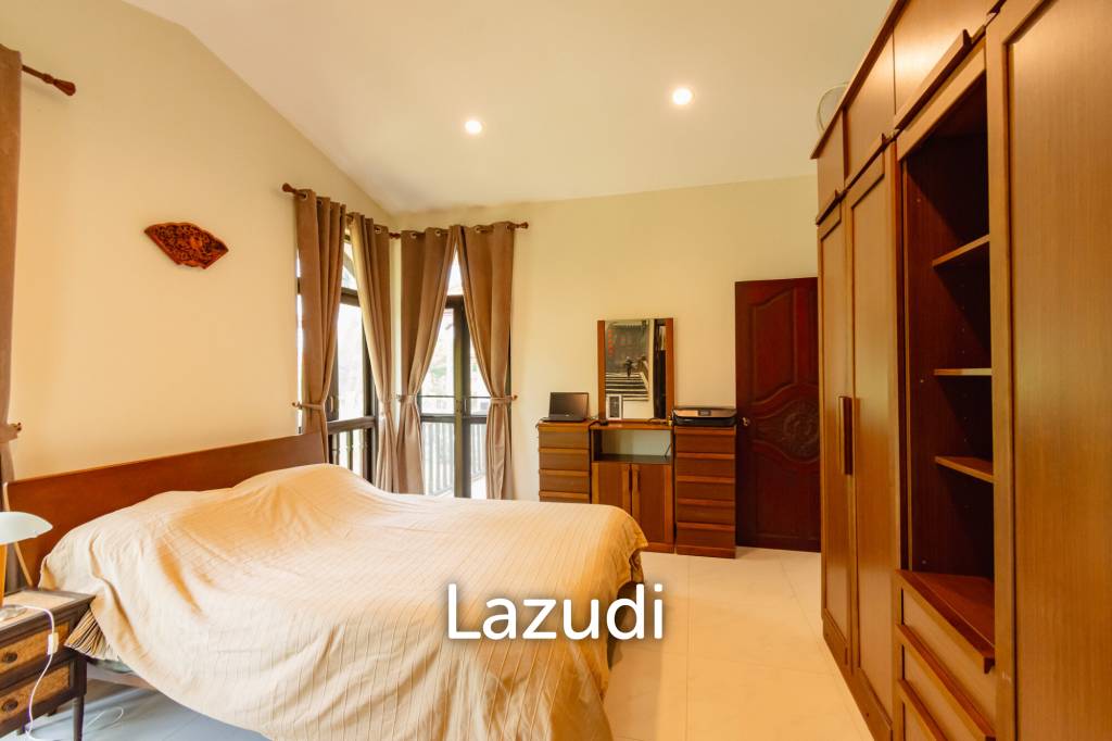 ROYAL GARDEN RESORT : 2 Storey 4 Bed Villa near town