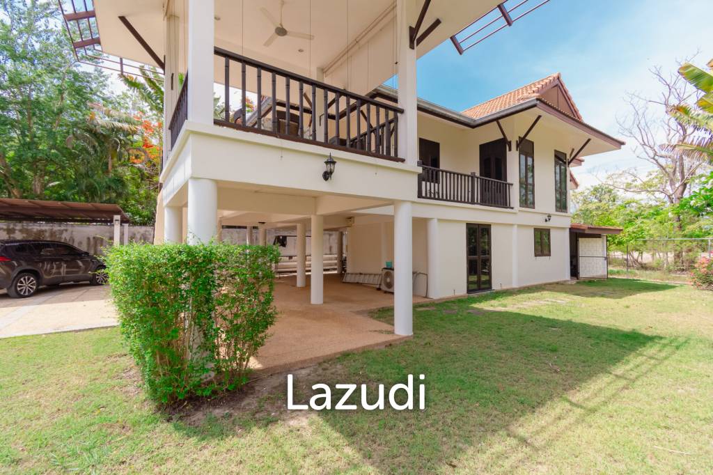 ROYAL GARDEN RESORT : 2 Storey 4 Bed Villa near town