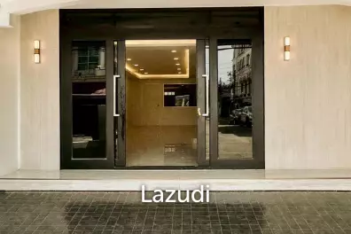 260 sqm modern townhouse in Wang Thonglang Bangkok