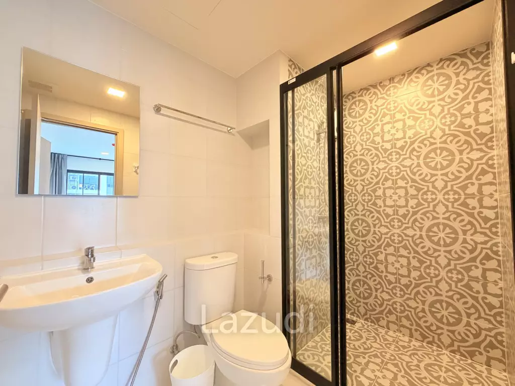 Cabanas Condo : Modern 2 Bedroom close to the beach.