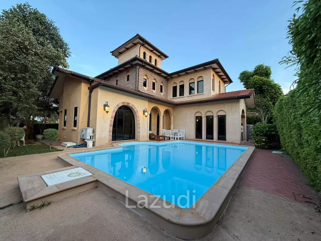 Experience the Charm of the Italian Countryside in Nusa