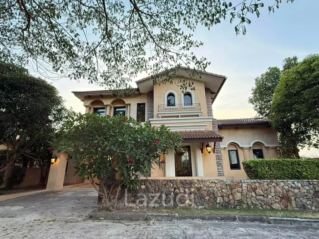 Experience the Charm of the Italian Countryside in Nusa