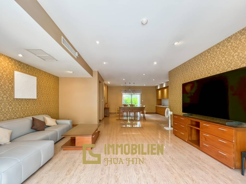 À louer / accès direct à la piscine / surface habitable de 150 m²