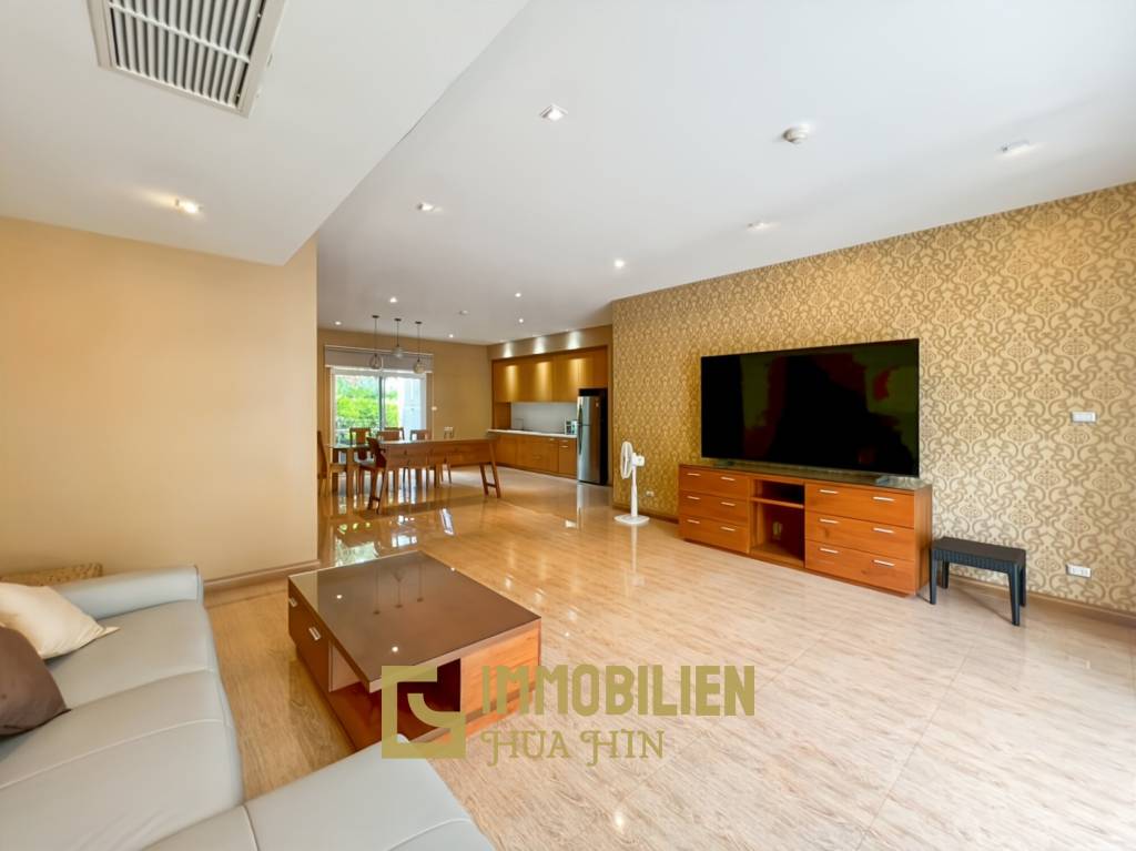 À louer / accès direct à la piscine / surface habitable de 150 m²