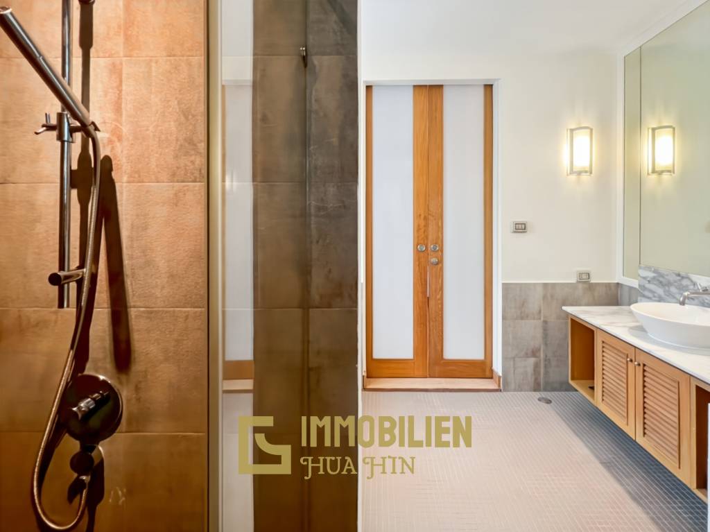 À louer / accès direct à la piscine / surface habitable de 150 m²