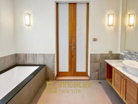 À louer / accès direct à la piscine / surface habitable de 150 m²
