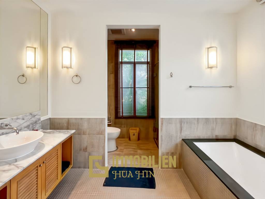 À louer / accès direct à la piscine / surface habitable de 150 m²