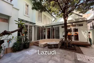 284 sqm home office with courtyards in Khlong Toei Bangkok