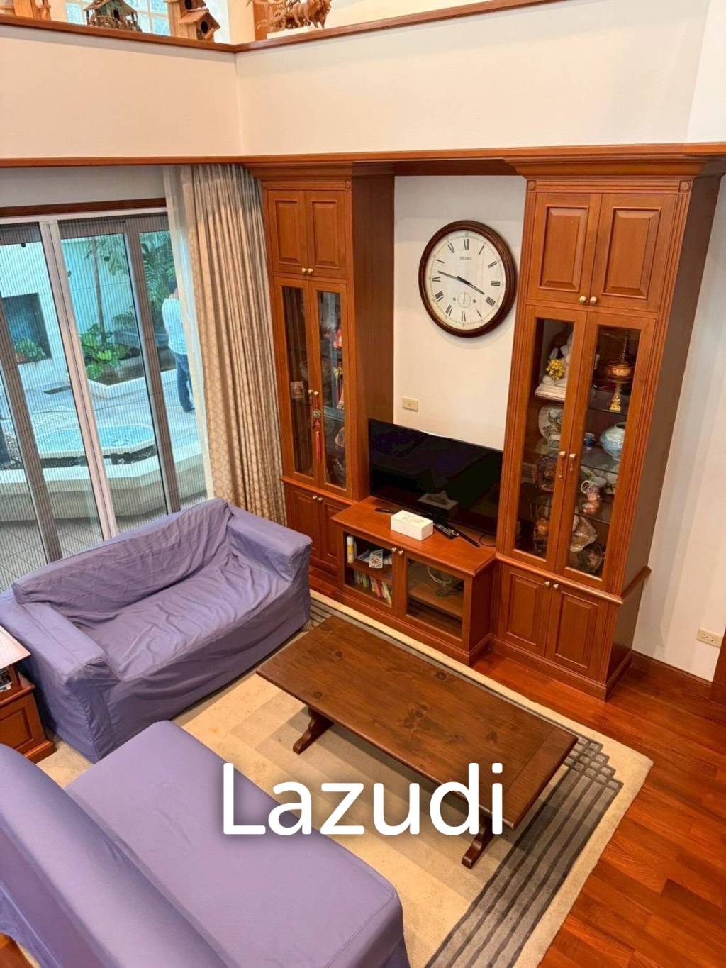 โฮมออฟฟิศ 284 ตร.ม. พร้อมลานกลางบ้านและที่จอดรถย่านคลองเตย