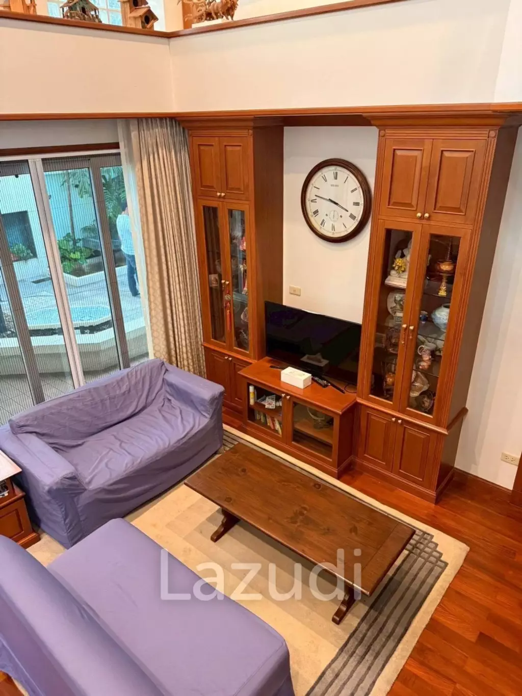 โฮมออฟฟิศ 284 ตร.ม. พร้อมลานกลางบ้านและที่จอดรถย่านคลองเตย