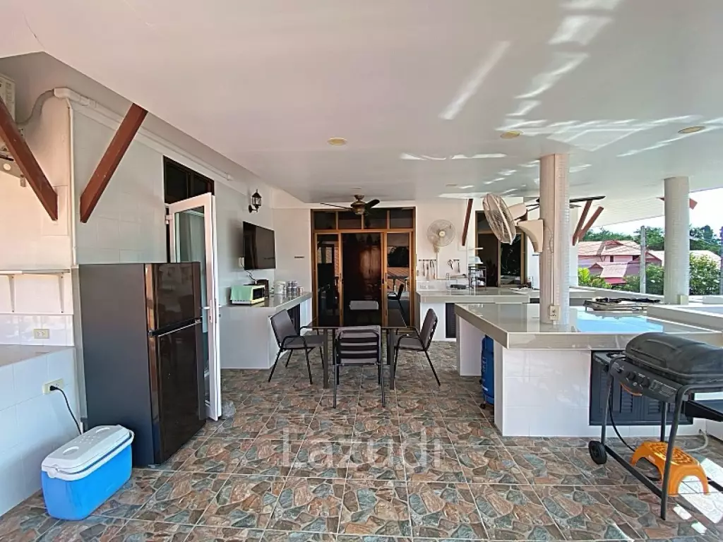 500 sqm 3 bedroom pool villa in Nong Khae Hua Hin