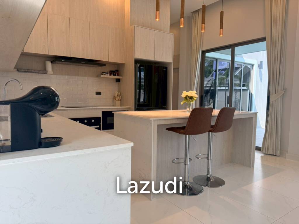 Luxury 4-Bedroom Pool Villa in Chaiyapron Withi, Pattaya
