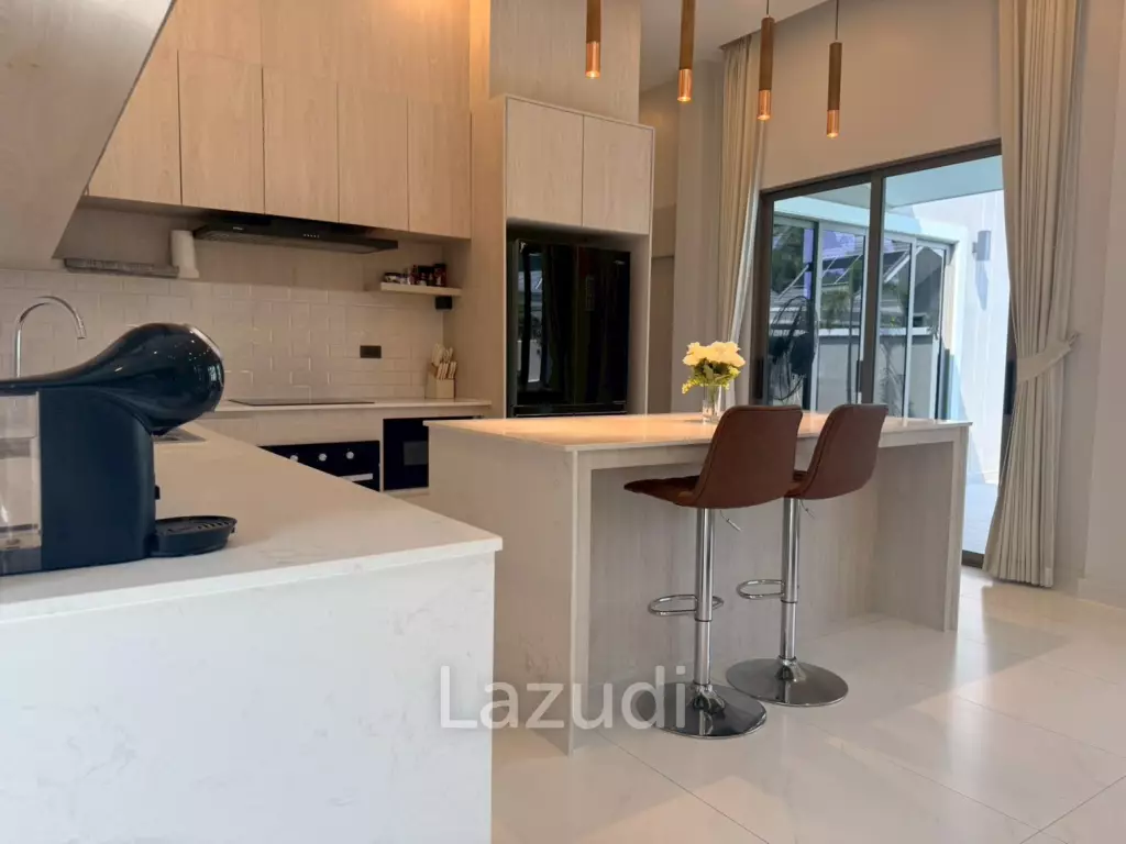 Luxury 4-Bedroom Pool Villa in Chaiyapron Withi, Pattaya