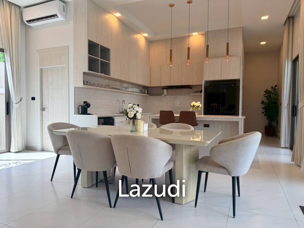 Luxury 4-Bedroom Pool Villa in Chaiyapron Withi, Pattaya