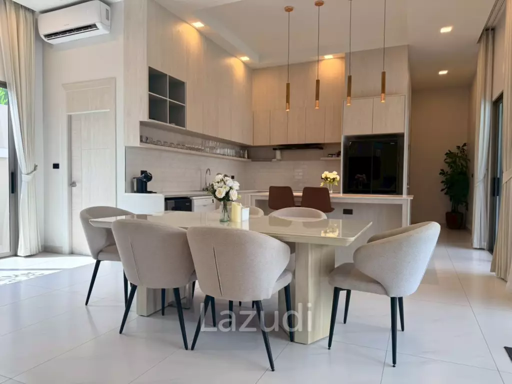 Luxury 4-Bedroom Pool Villa in Chaiyapron Withi, Pattaya