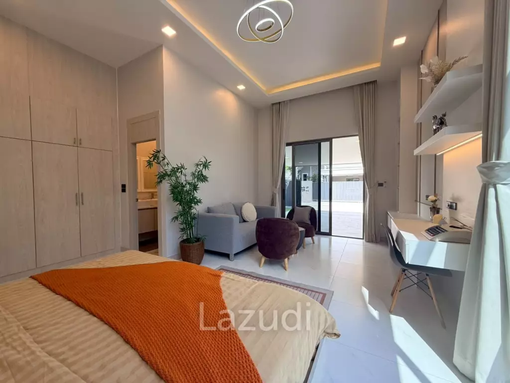 Luxury 4-Bedroom Pool Villa in Chaiyapron Withi, Pattaya