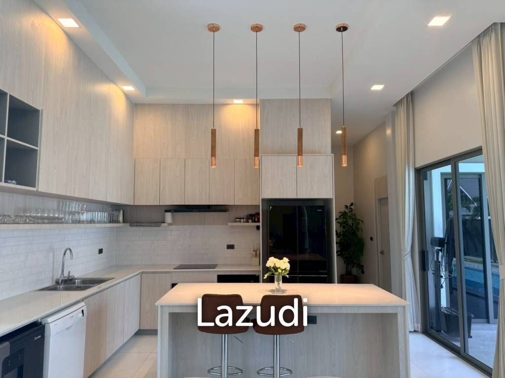 Luxury 4-Bedroom Pool Villa in Chaiyapron Withi, Pattaya
