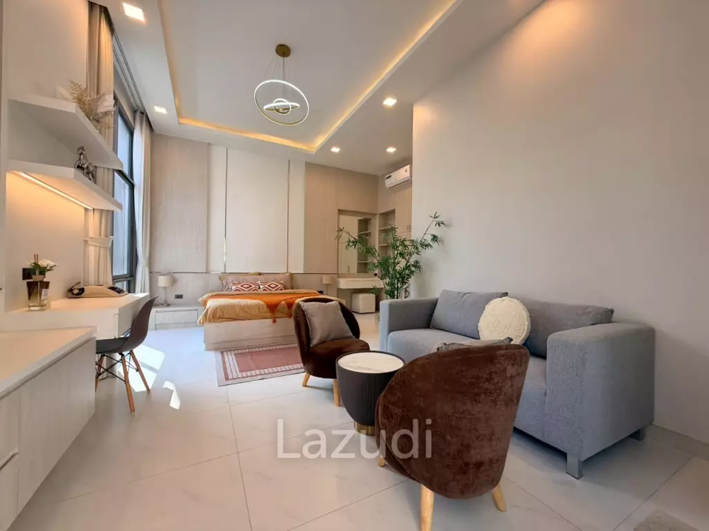 Luxury 4-Bedroom Pool Villa in Chaiyapron Withi, Pattaya