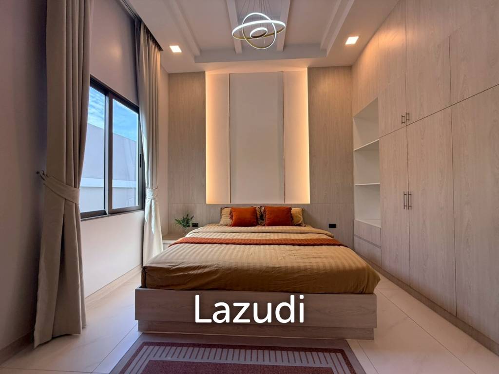 Luxury 4-Bedroom Pool Villa in Chaiyapron Withi, Pattaya