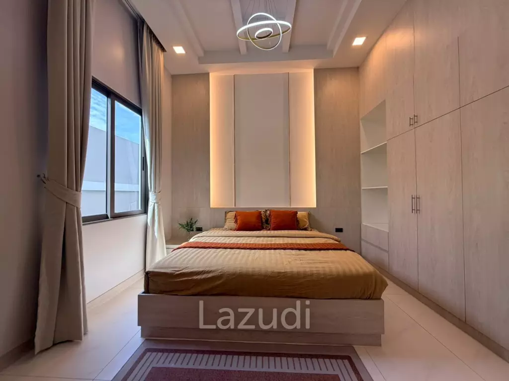 Luxury 4-Bedroom Pool Villa in Chaiyapron Withi, Pattaya