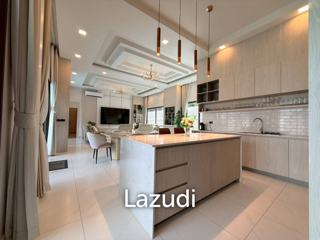 Luxury 4-Bedroom Pool Villa in Chaiyapron Withi, Pattaya