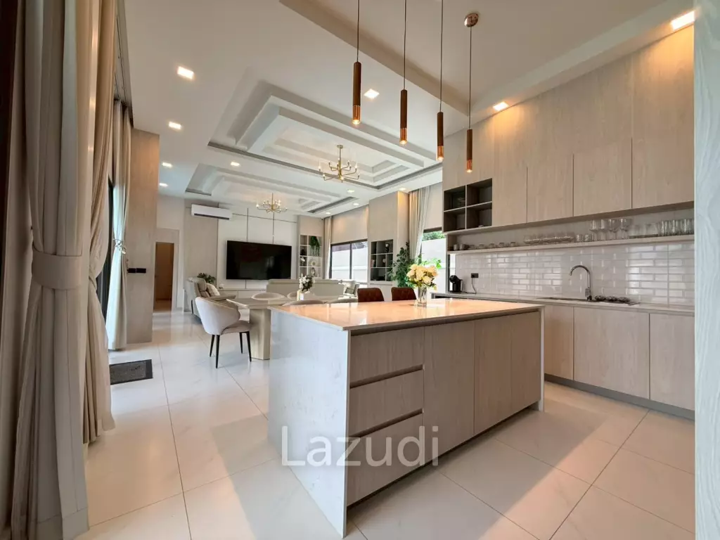 Luxury 4-Bedroom Pool Villa in Chaiyapron Withi, Pattaya