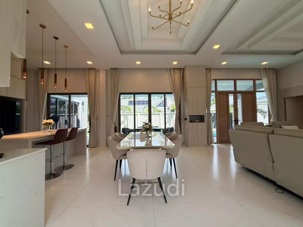 Luxury 4-Bedroom Pool Villa in Chaiyapron Withi, Pattaya