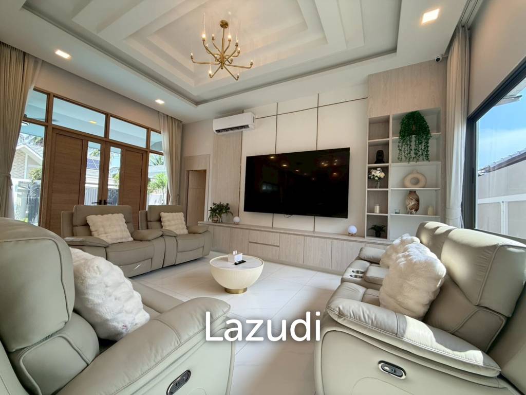 Luxury 4-Bedroom Pool Villa in Chaiyapron Withi, Pattaya