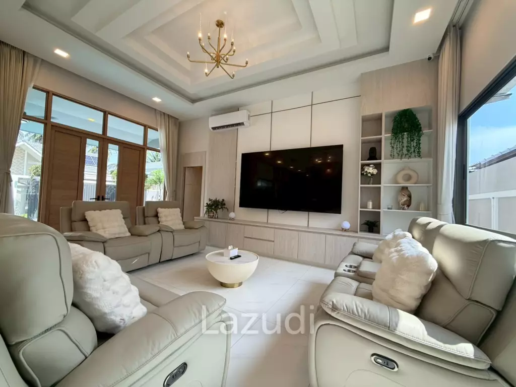 Luxury 4-Bedroom Pool Villa in Chaiyapron Withi, Pattaya