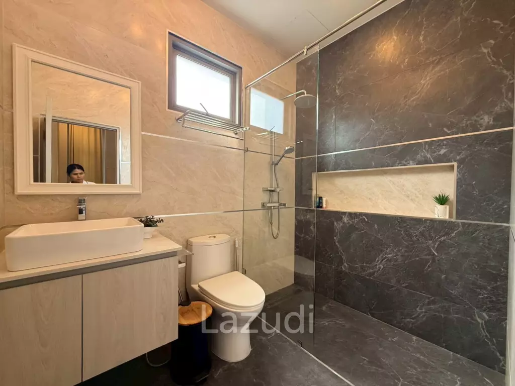 Luxury 4-Bedroom Pool Villa in Chaiyapron Withi, Pattaya