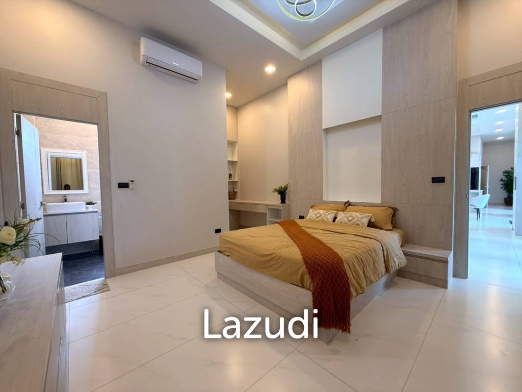 Luxury 4-Bedroom Pool Villa in Chaiyapron Withi, Pattaya