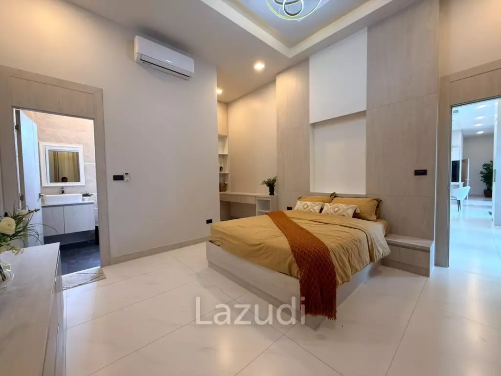 Luxury 4-Bedroom Pool Villa in Chaiyapron Withi, Pattaya