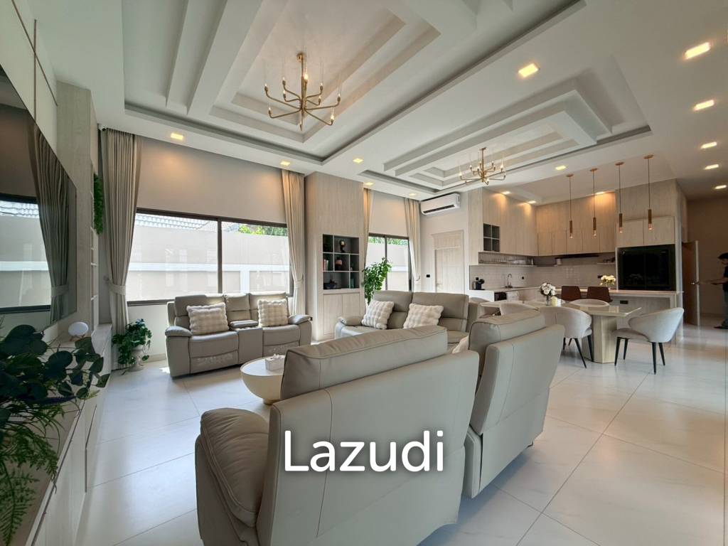 Luxury 4-Bedroom Pool Villa in Chaiyapron Withi, Pattaya