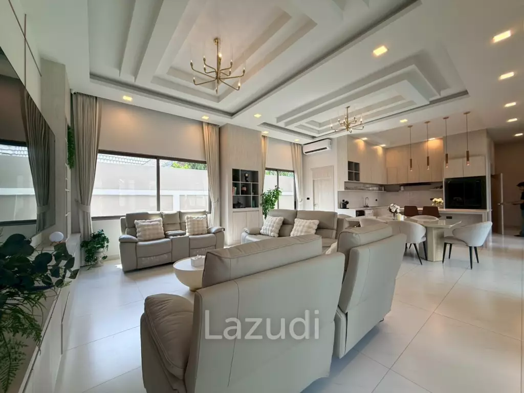 Luxury 4-Bedroom Pool Villa in Chaiyapron Withi, Pattaya
