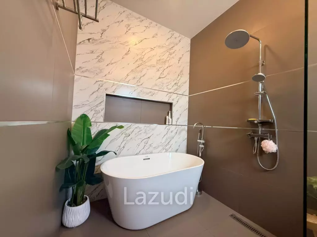 Luxury 4-Bedroom Pool Villa in Chaiyapron Withi, Pattaya