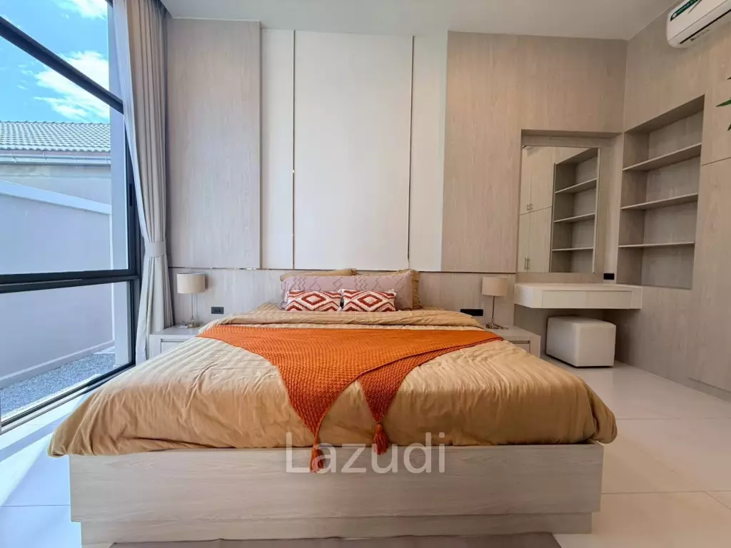 Luxury 4-Bedroom Pool Villa in Chaiyapron Withi, Pattaya