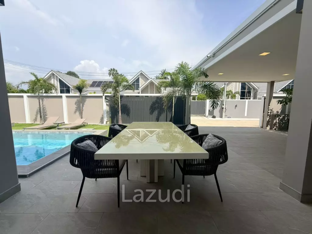 Luxury 4-Bedroom Pool Villa in Chaiyapron Withi, Pattaya
