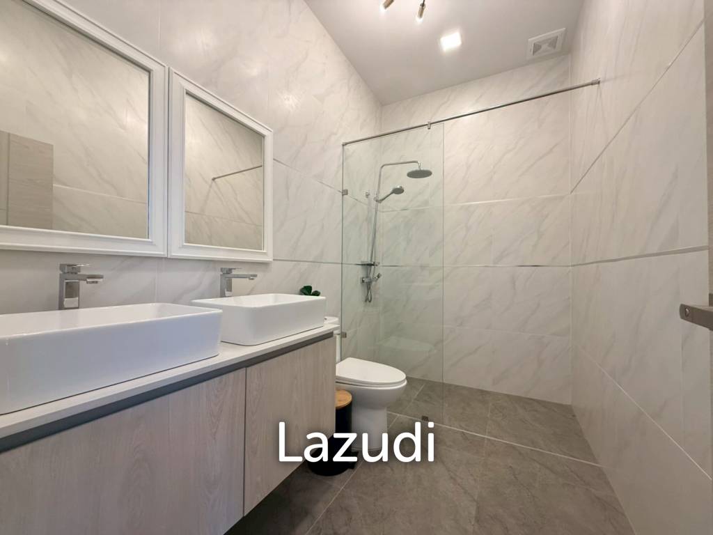 Luxury 4-Bedroom Pool Villa in Chaiyapron Withi, Pattaya