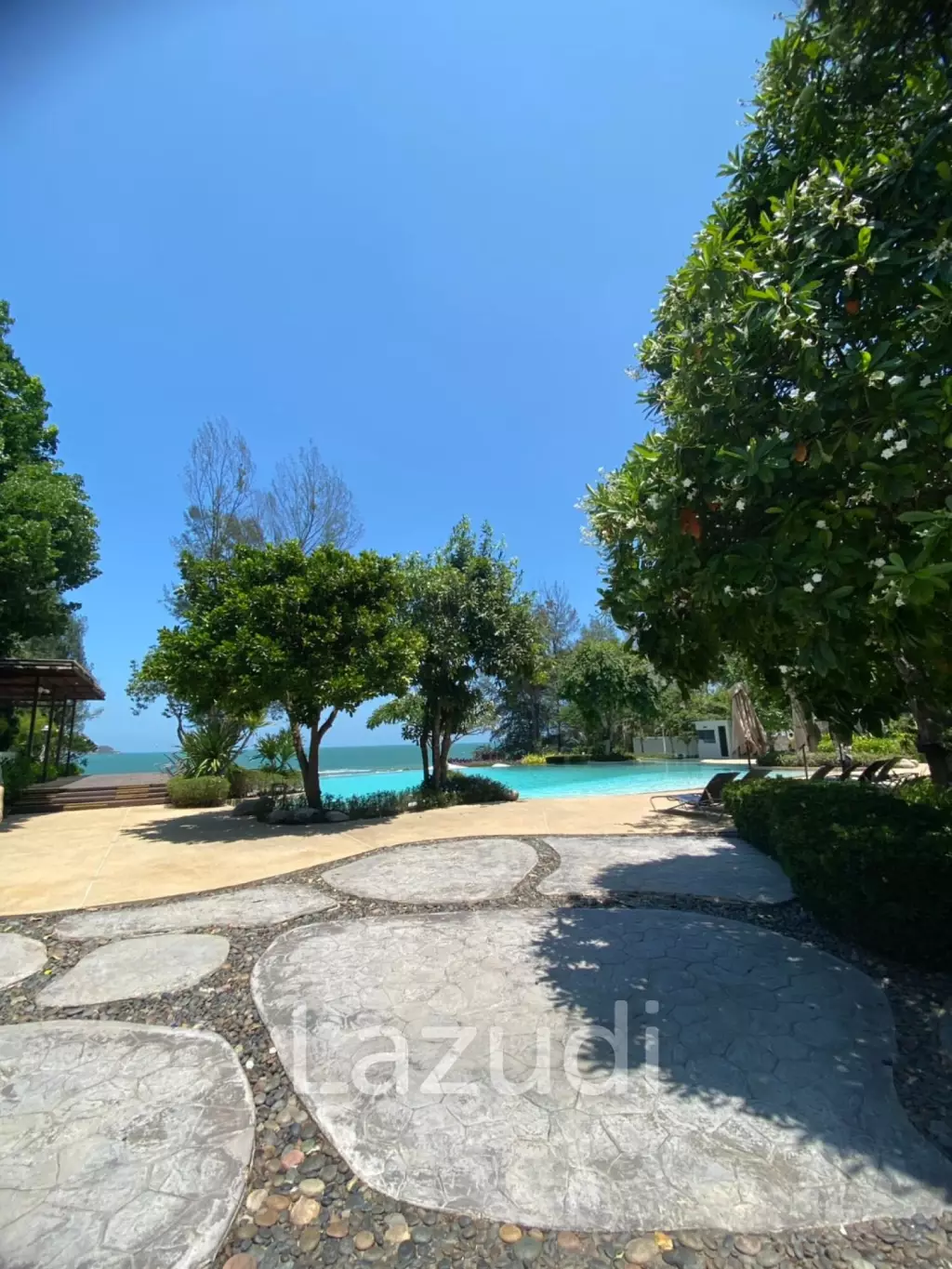 Baan Nub Kluen : Landscaped Gardens And Beach Access